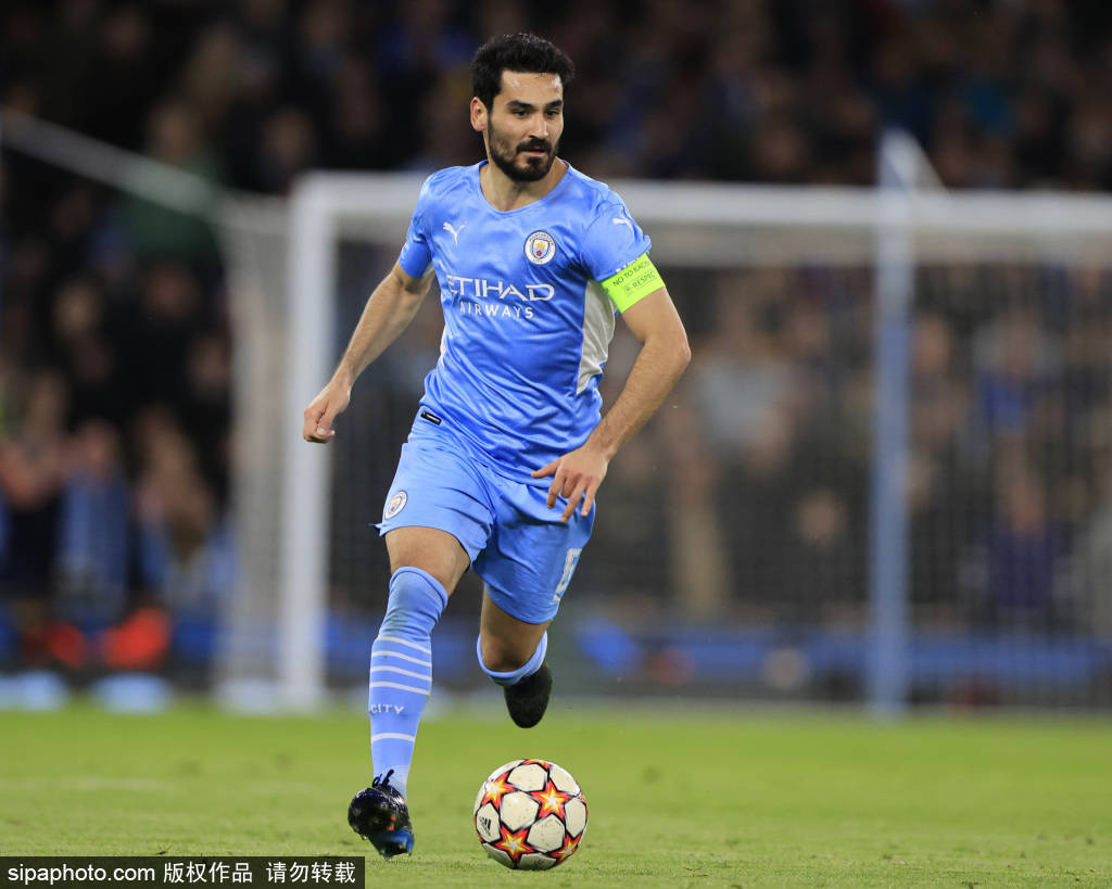 川超凉山队球员飞踹主裁，律师：或面临拘留、罚款和长期禁赛（川超凉山队球员怒踹主裁判，律师称或面临拘留、罚款及长期禁赛）