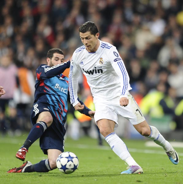 姆巴佩调侃破坏点球点：对方支撑脚要是打滑，我们就赚到了（姆巴佩打趣：弄坏点球点若让对手支撑脚打滑，我们就占便宜）