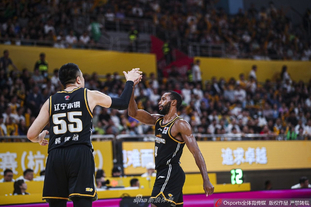 阿劳霍在巴萨已被罚下5次，本世纪仅次于皮克、莫塔和马克斯（阿劳霍在巴萨已5次染红，本世纪仅逊于皮克、莫塔与马克斯）