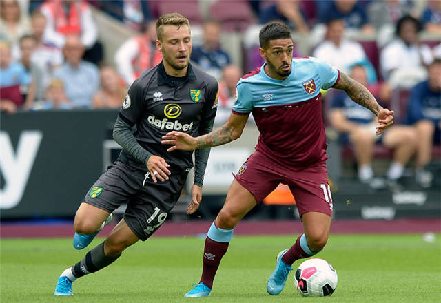 格纳布里：凯恩在防守中表现出色，进球归功于球队定位球教练（格纳布里称赞凯恩防守出色：进球功劳属于球队的定位球教练）