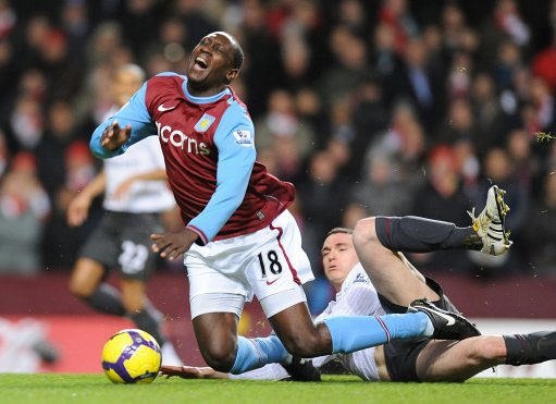 剑南春｜尤文2-1逆转卡利亚里，伊尔迪兹双响，弗拉霍维奇伤退（剑南春｜尤文2-1反超卡利亚里：伊尔迪兹梅开二度，弗拉霍维奇因伤离场）