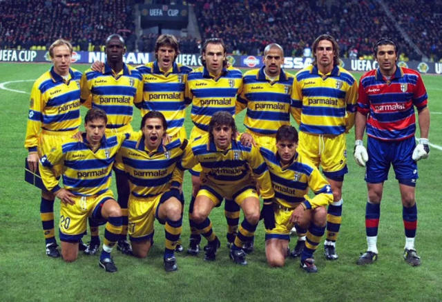 阿劳霍在巴萨已被罚下5次，本世纪仅次于皮克、莫塔和马克斯（阿劳霍在巴萨已染红5次，本世纪仅次于皮克、莫塔与马尔克斯）