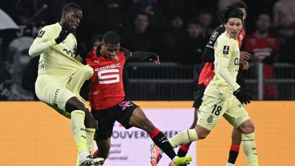 记者：莱奥周二接受核磁共振检查，结果显示无肌肉损伤（记者：莱奥周二完成核磁检查，未发现肌肉受损）