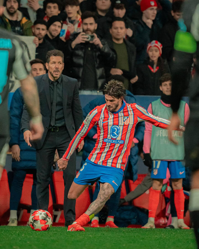 欧冠进球榜更新：梅西连续破门,（欧冠射手榜刷新：梅西连场进球）