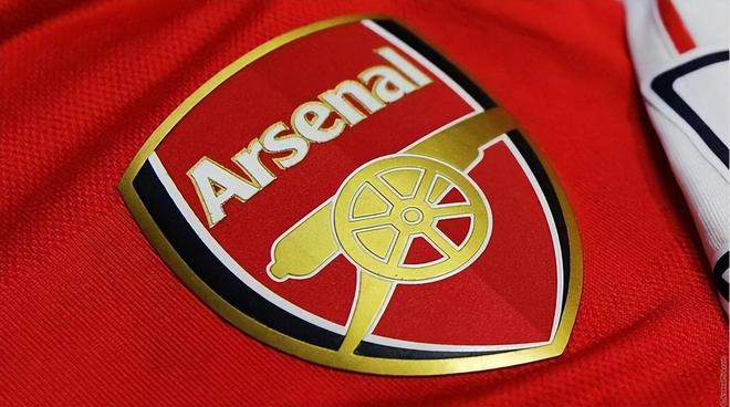 李玮锋：联赛中轴都是外援造成国足没人，这两年踢球孩子多了（李玮锋：外援占据联赛中轴致国足无人可用，近两年踢球的孩子增多）